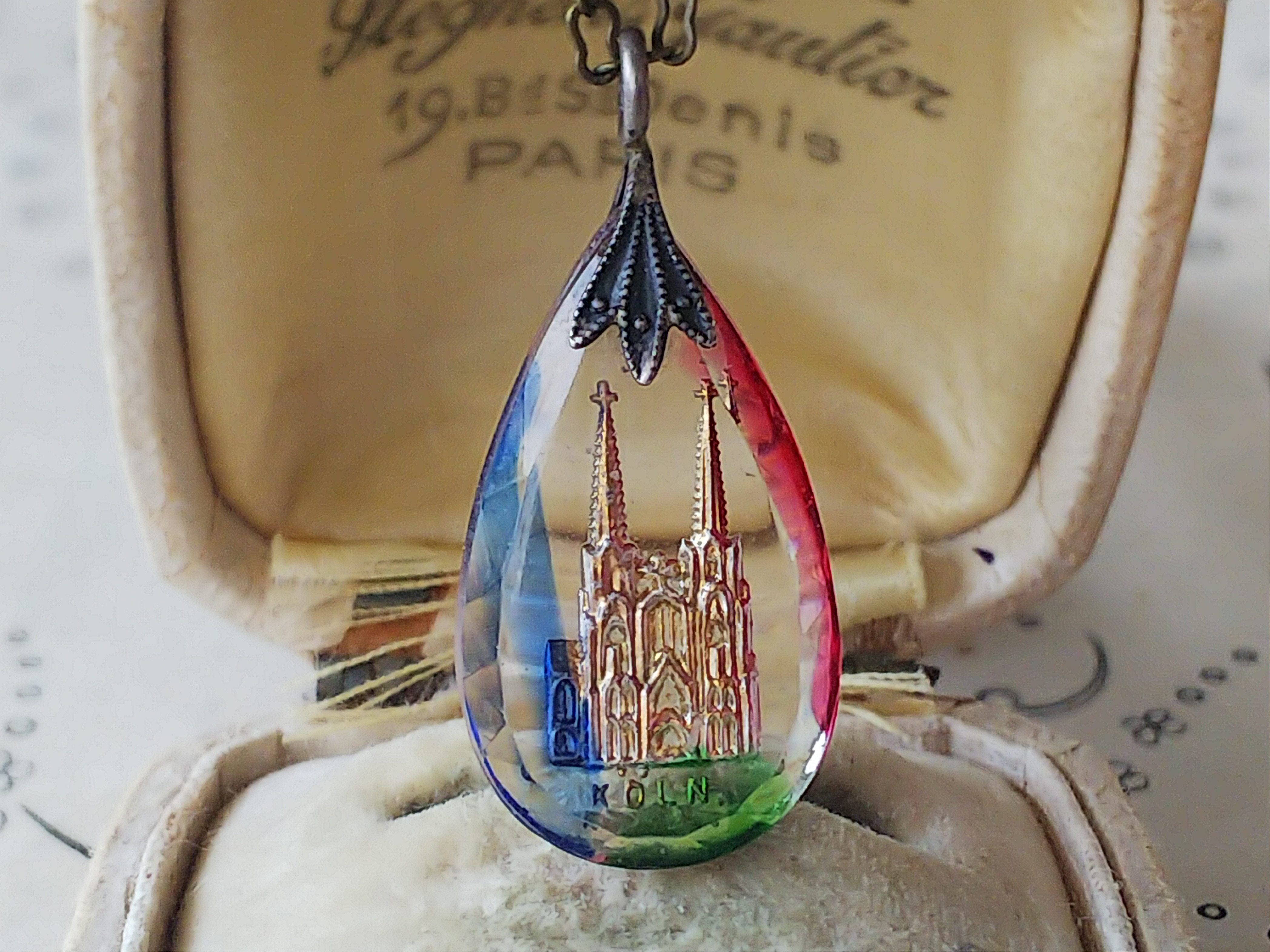 スワロフスキークリスタル®︎ 朝焼けの大聖堂　ステンドグラス　ポニーフック