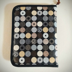 ファスナーで開閉するブックカバー A5判参考書、専門書、ビジネス本等