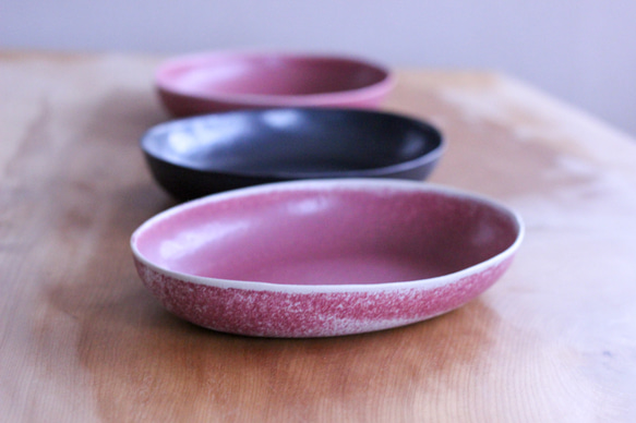 使いやすいサイズ感が魅力的な…オーバル皿 1枚目の画像