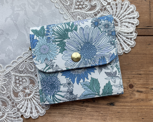 二つ折り財布・ブルー系花柄オックス 二つ折り財布 Fleurs des