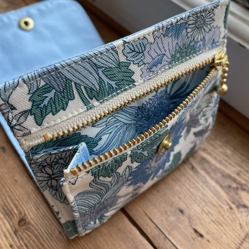 二つ折り財布・ブルー系花柄オックス 二つ折り財布 Fleurs des champs