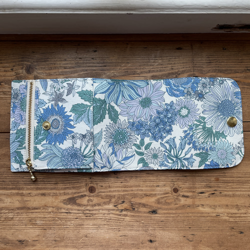 二つ折り財布・ブルー系花柄オックス 二つ折り財布 Fleurs des champs