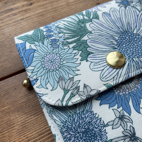 二つ折り財布・ブルー系花柄オックス 二つ折り財布 Fleurs des