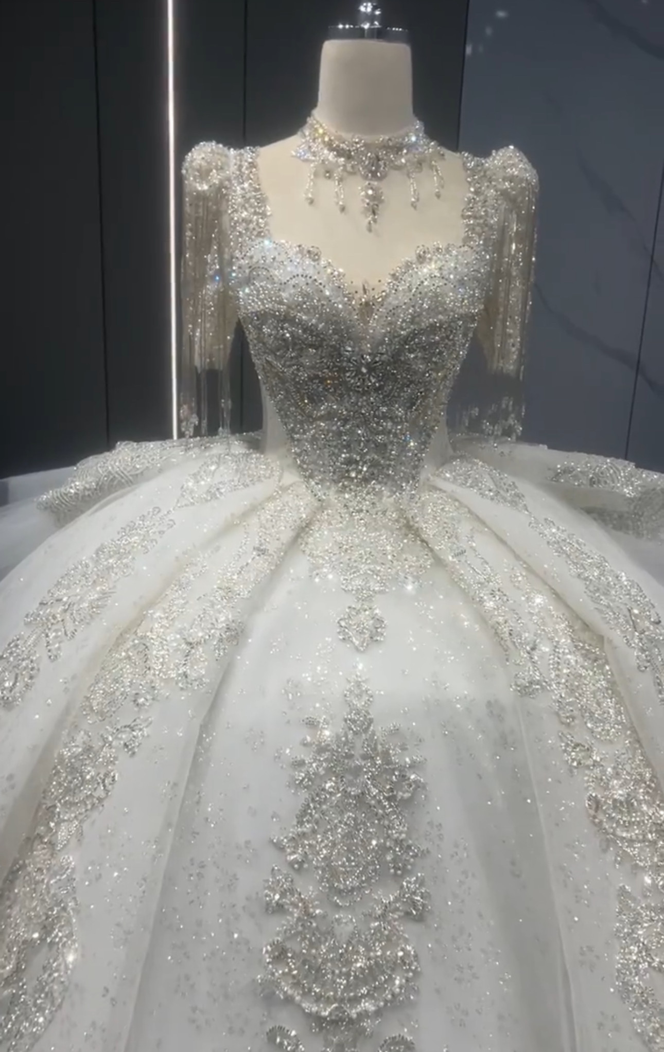 高評価！本当に買ってよかった　半袖　韓国風　スクエアネック　痩せて見える　プリンセスラインお姫様　大人気　ビジュー付き