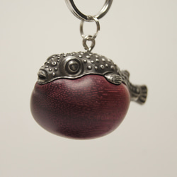 フグ　パープルハート（木材）ピューター（金属）キーホルダー、ペンダント、バッグチャーム、置物 4枚目の画像