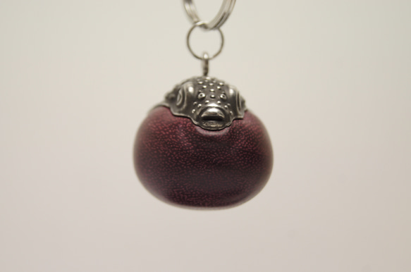 フグ　パープルハート（木材）ピューター（金属）キーホルダー、ペンダント、バッグチャーム、置物 3枚目の画像