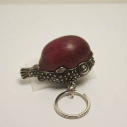 フグ　パープルハート（木材）ピューター（金属）キーホルダー、ペンダント、バッグチャーム、置物 8枚目の画像