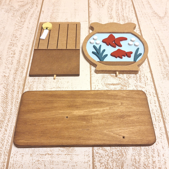 受注制作☆夏飾り☆金魚鉢とダックスの木製置物☆風鈴・すだれ付き☆犬種変更・色変更も可能！ 5枚目の画像