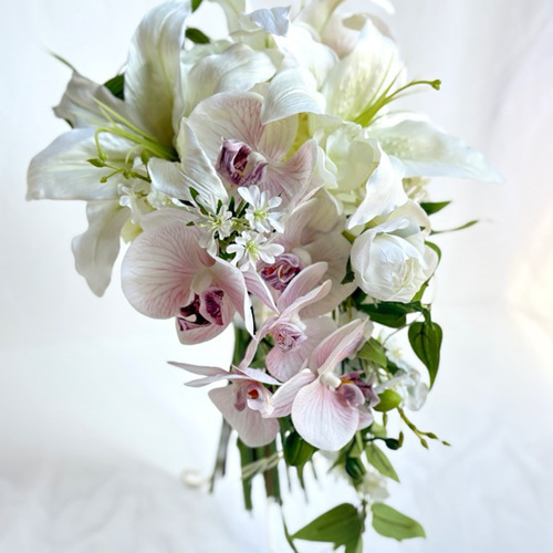 即納可能】ウエディングブーケ♡胡蝶蘭とカサブランカのキャスケード