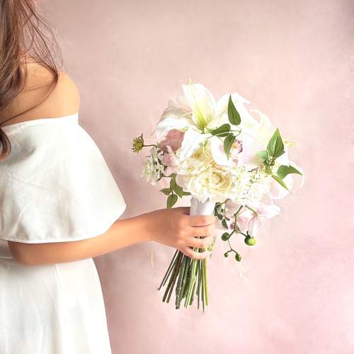 即納可能】ウエディングブーケ♡胡蝶蘭とカサブランカのキャスケード