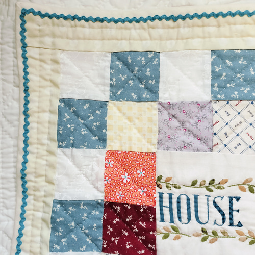 パッチワークキルト　タペストリー　ハウス パッチワークキルトのタペストリー(ハウス・ツリー) その他