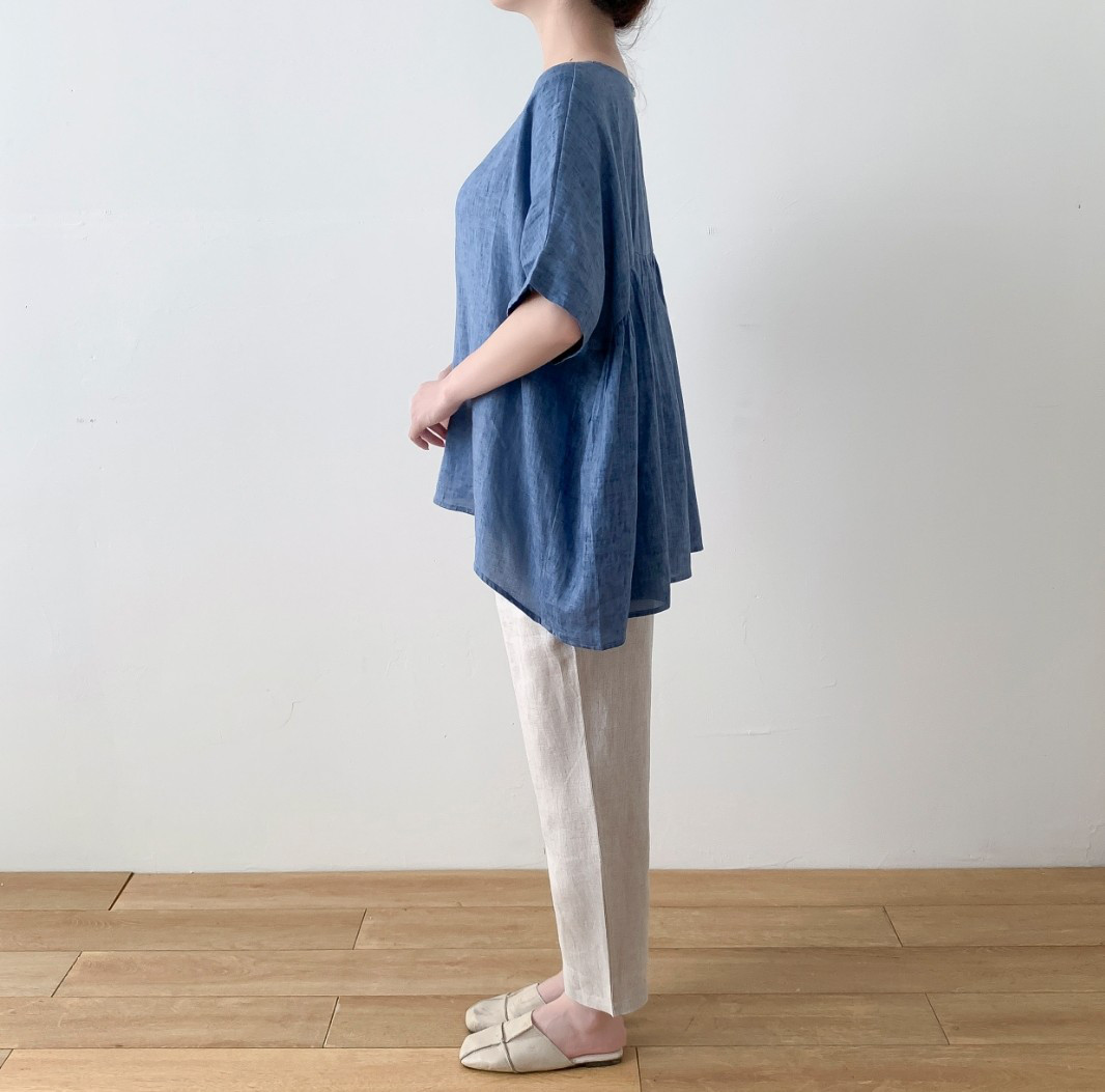 en-enリネン・ムラムラ染め背ギャザー身幅たっぷりプルオーバー・ブルー薄め