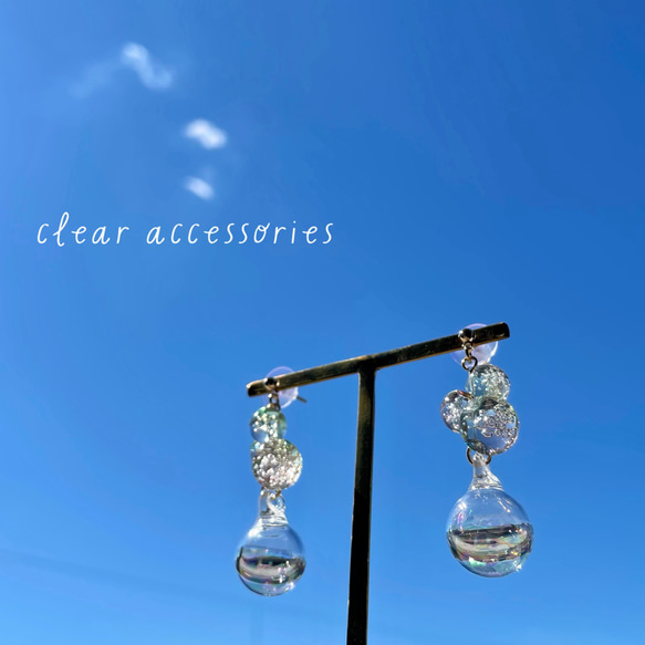 新作❤︎︎夏のアクセ 水入りガラスドーム  ピアス　イヤリング鈴丸バブルビーズ　 1枚目の画像