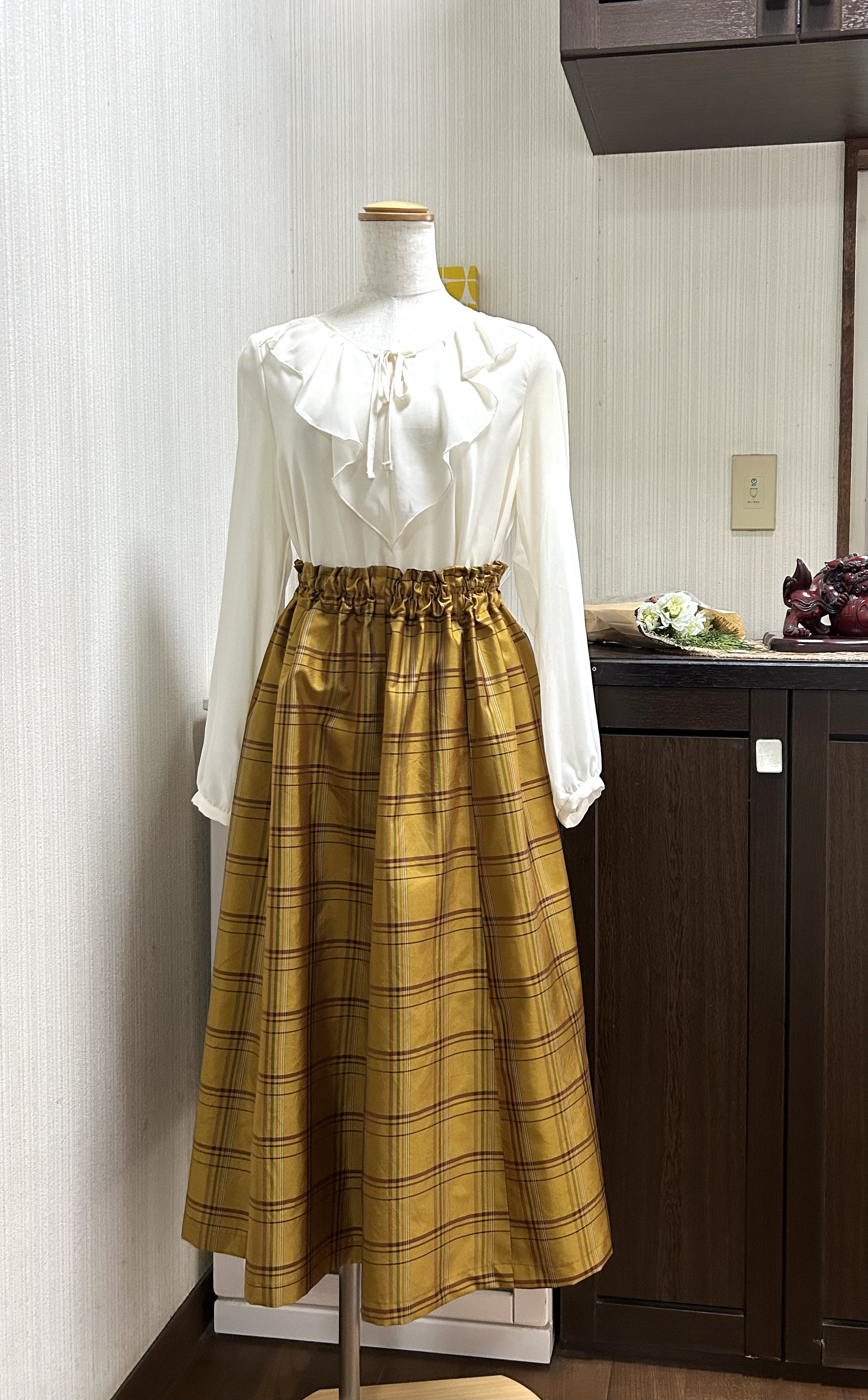 絹　大島紬　金茶色　格子柄　ギャザースカート　8枚はぎ　ウエストリボン付き　着物リメイク　ハンドメイド　278