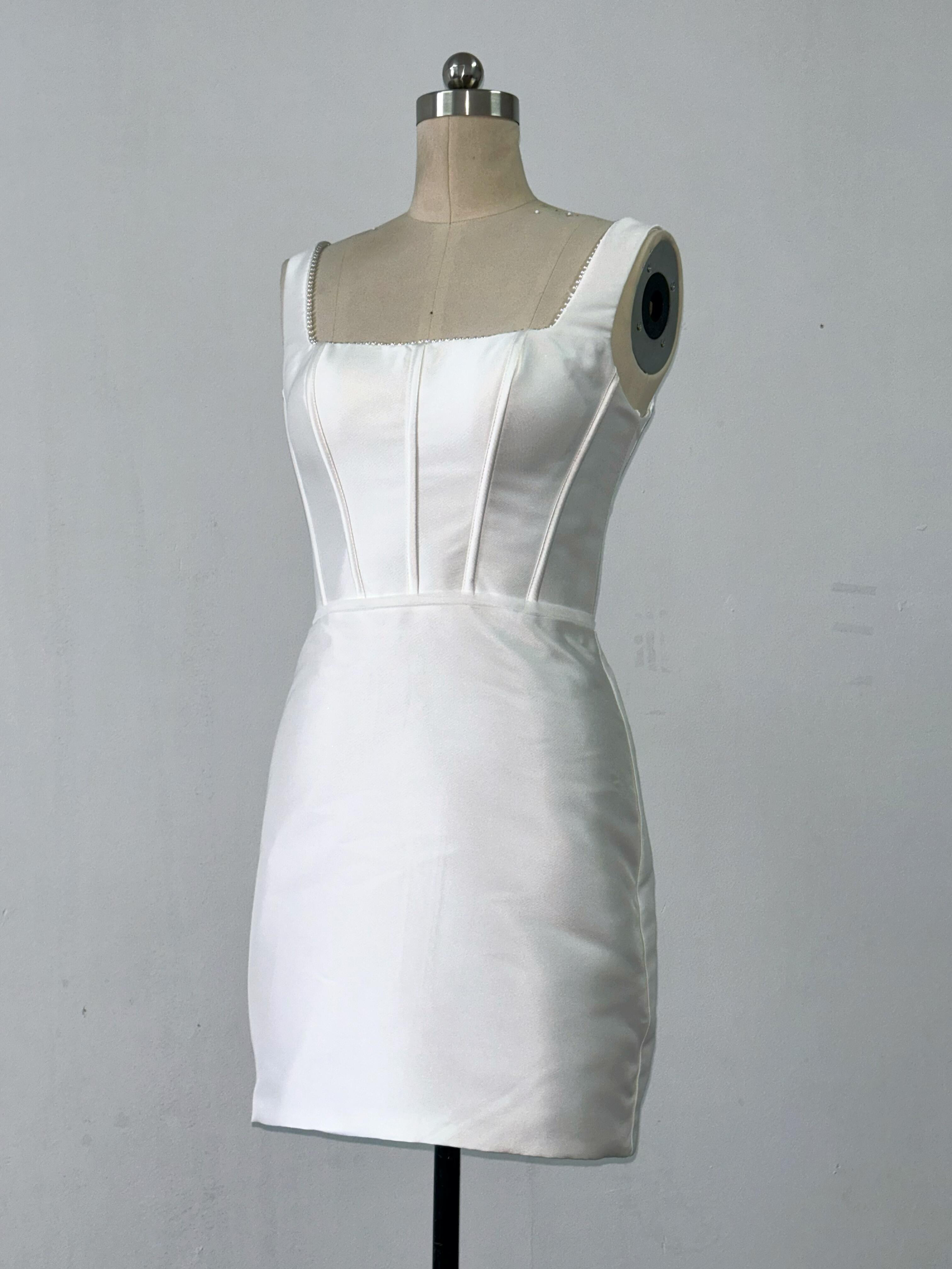 高品質保証　優雅なシルエット　光沢サテン　サイズオーダー可能　シンプルなミニドレス　チャック　袖無パーティードレス音楽会