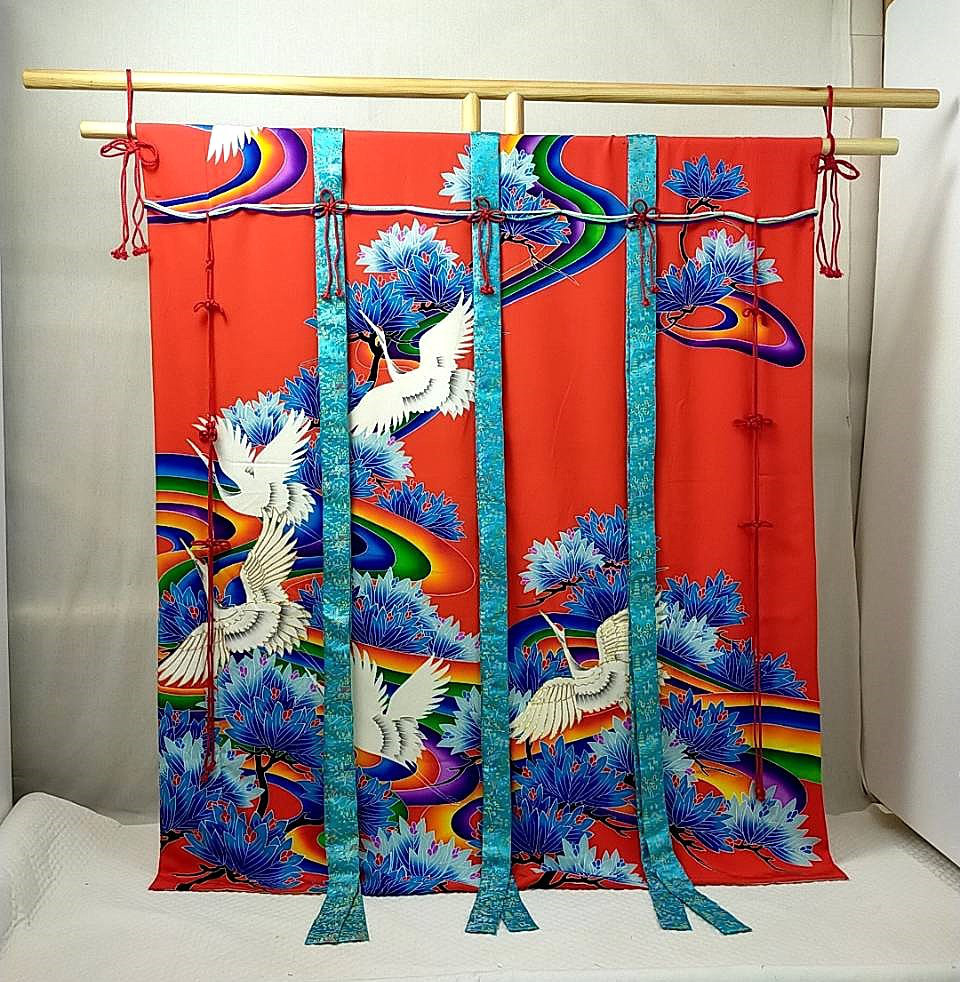 着物リメイク　几帳『紅い虹と鶴』　平安時代文化の衝立（ついたて）を現代風にアレンジした几帳