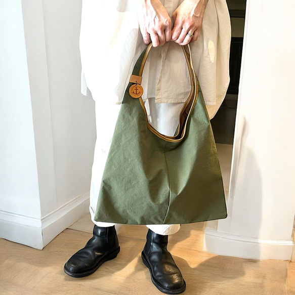 肩にかけやすくたっぷり荷物が入る！撥水加工KONBUワン
