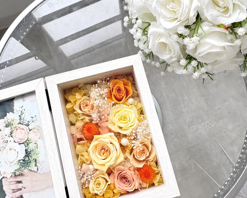 プリザーブドフラワーのフォトフレームアレンジ（ビタミンカラー