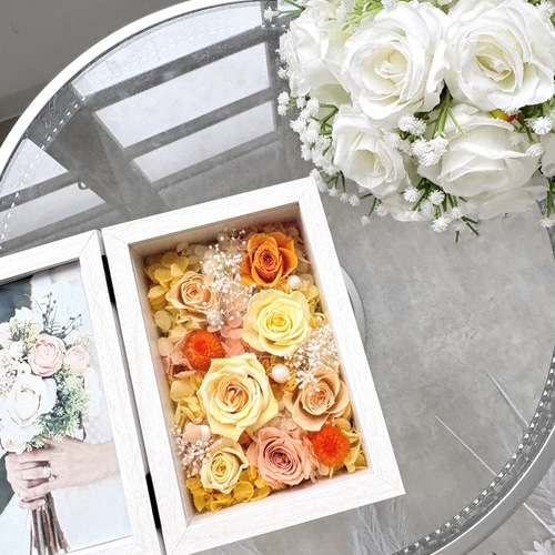 プリザーブドフラワーのフォトフレームアレンジ（ビタミンカラー