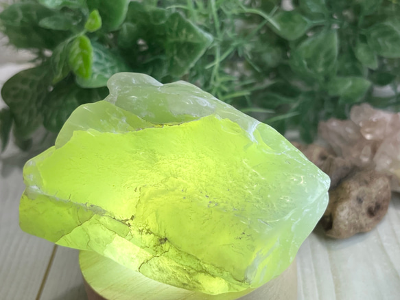 翡翠原石　♪ぷー次郎♪　 知恵の石✨ ネフライト 軟玉 翡翠 ラフストーン 原石 天然石