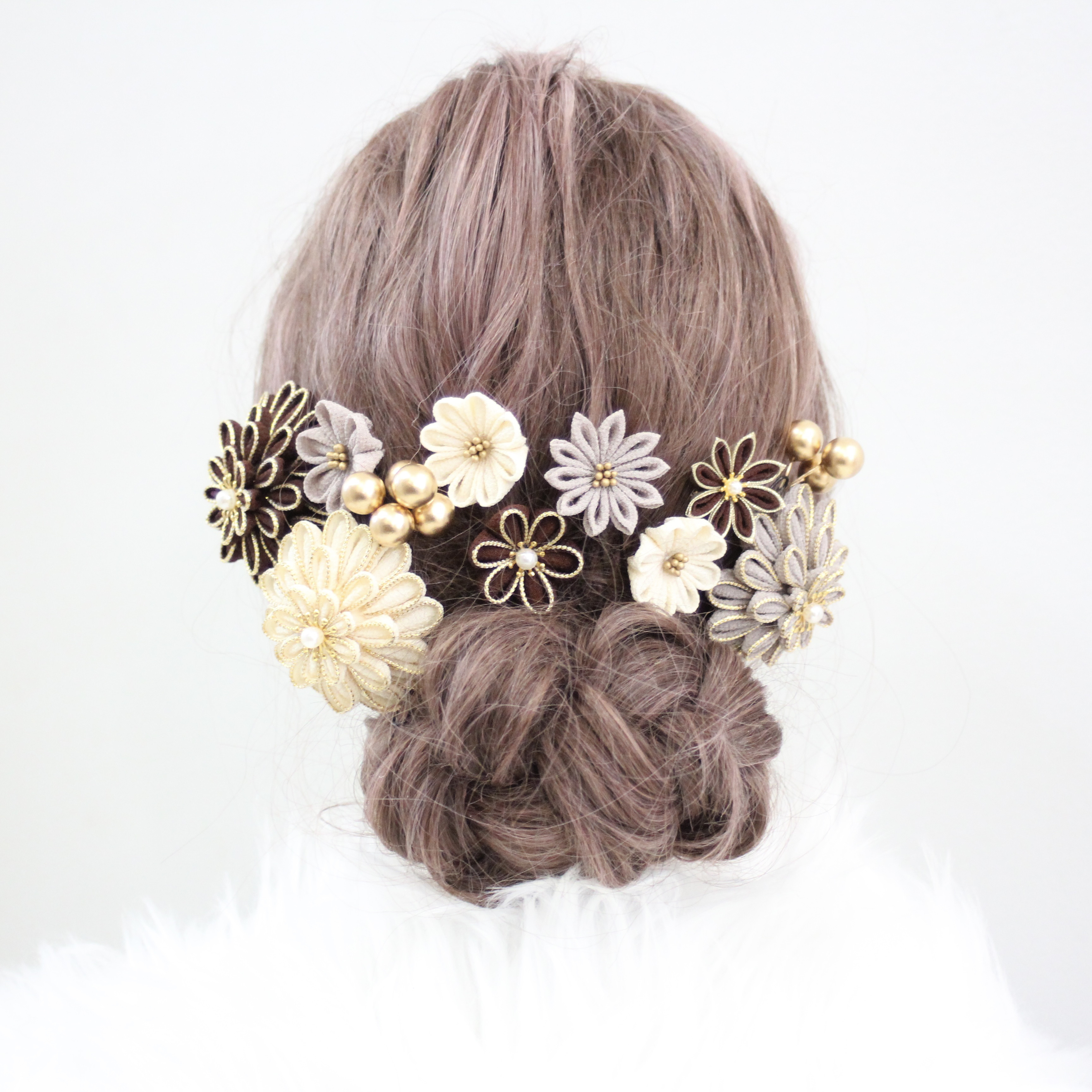 成人式用髪飾り　つまみ細工☆成人式　髪飾り　卒業式☆結婚式☆和装☆結納　ブラウン　アイボリー　グレー　振袖　シック