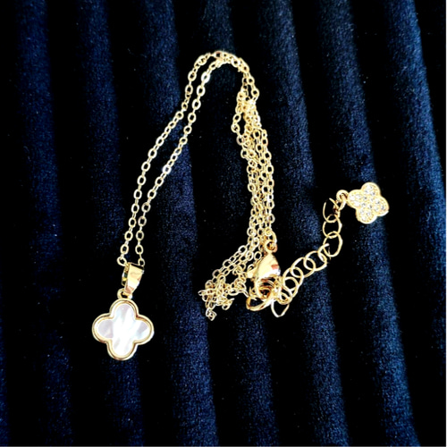 クローバー型 母貝ネックレス ネックレス(クローバー型白蝶貝パーツ、クローバー型キュービック