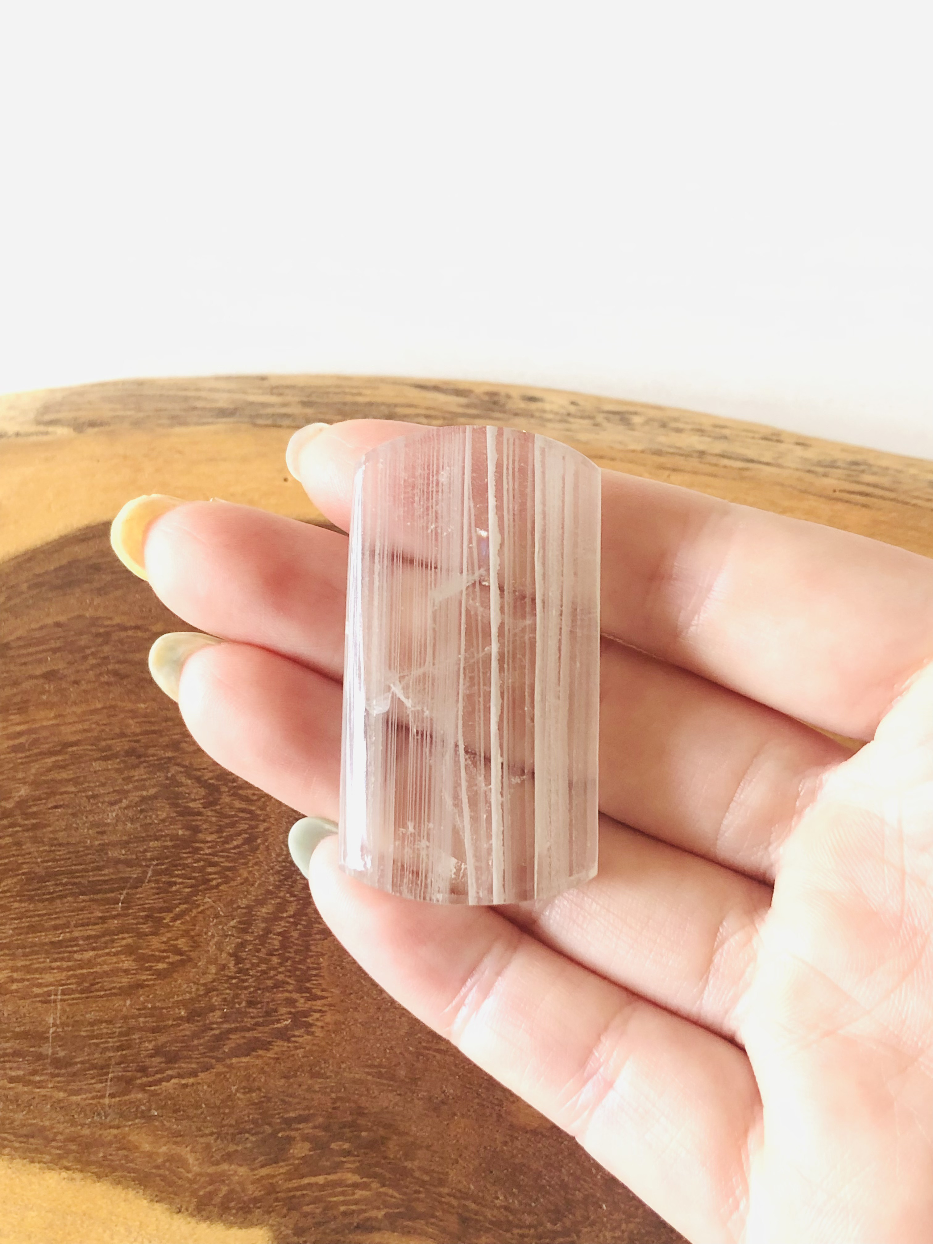 希少！ホワイト千層ガーデンファントムクォーツのタンブル