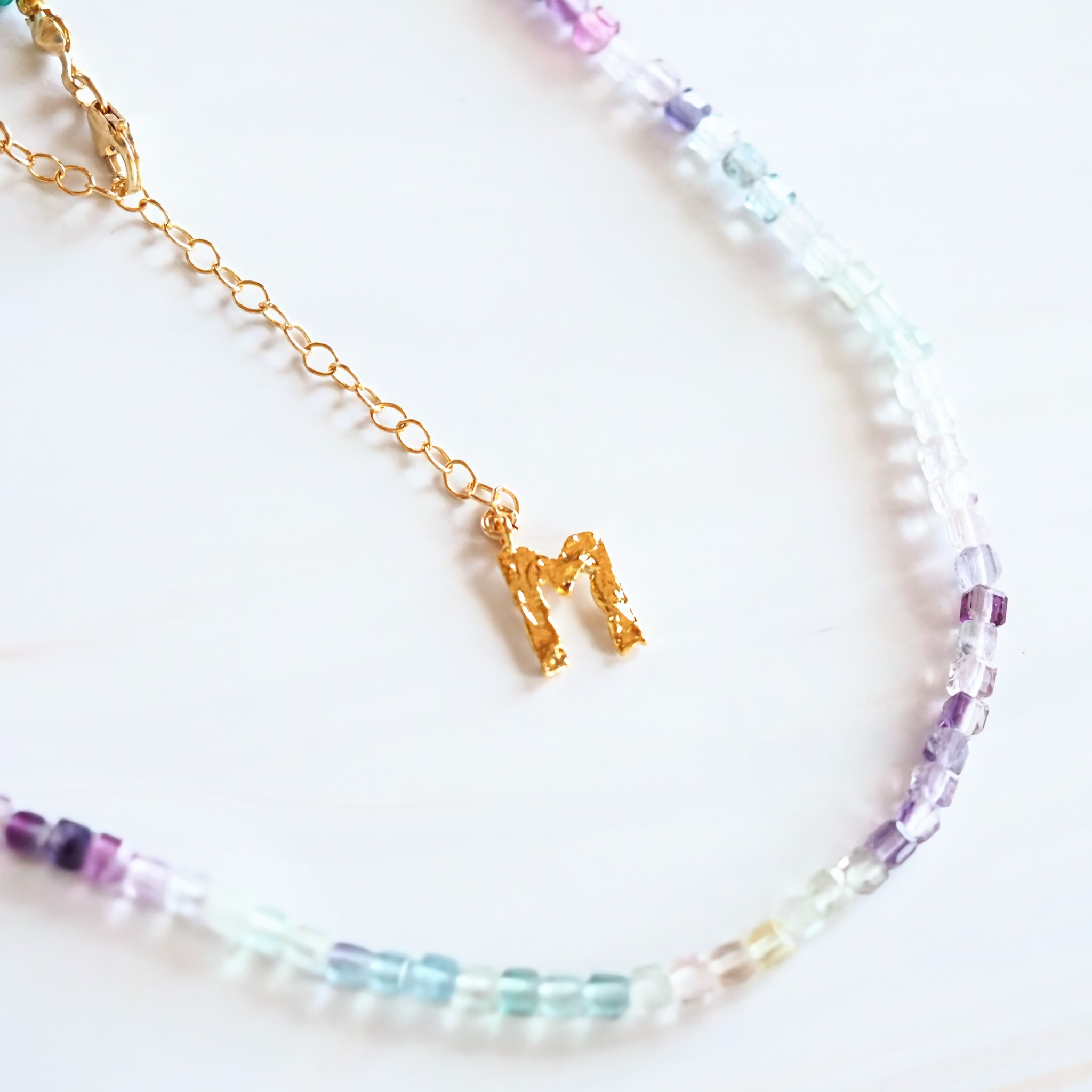 《フローライトのイニシャルネックレス》 6,240円