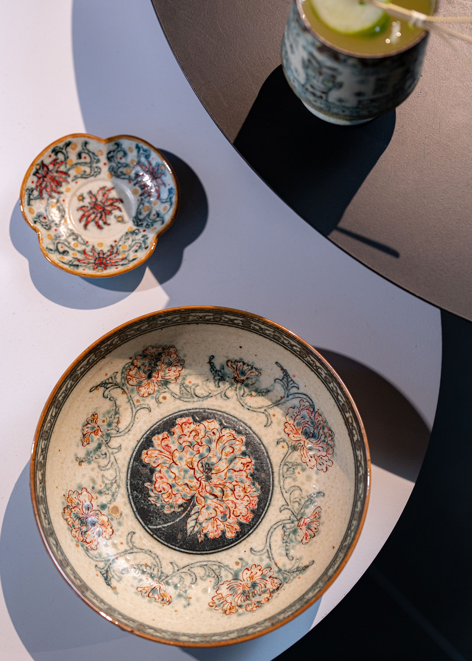 中国古美術・珍品旧蔵・純手描き·粉彩磁器ボウル·箱付・置物・食器・観賞瓶・文房具