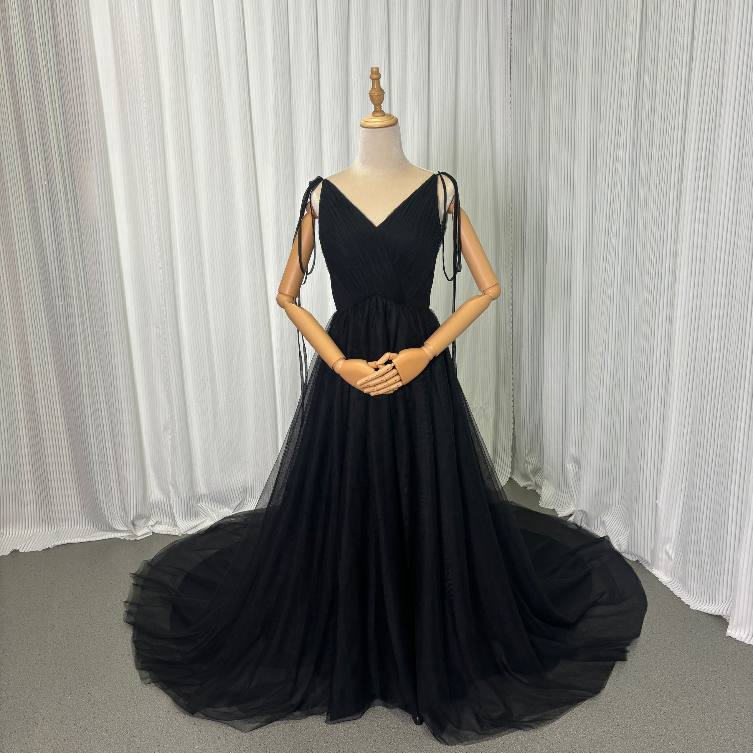 送料無料！パーティードレス Vネック キャミソール ブラック ファスナー  柔らかく重ねたチュールスカート 前撮り