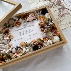 ゲストと作る＊お花の結婚証明書（ベージュ&ブラウン）　　アーティフィシャルフラワー　結婚証明書　結婚誓約書 3枚目の画像