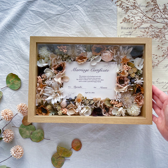 ゲストと作る＊お花の結婚証明書（ベージュ&ブラウン）　　アーティフィシャルフラワー　結婚証明書　結婚誓約書 2枚目の画像