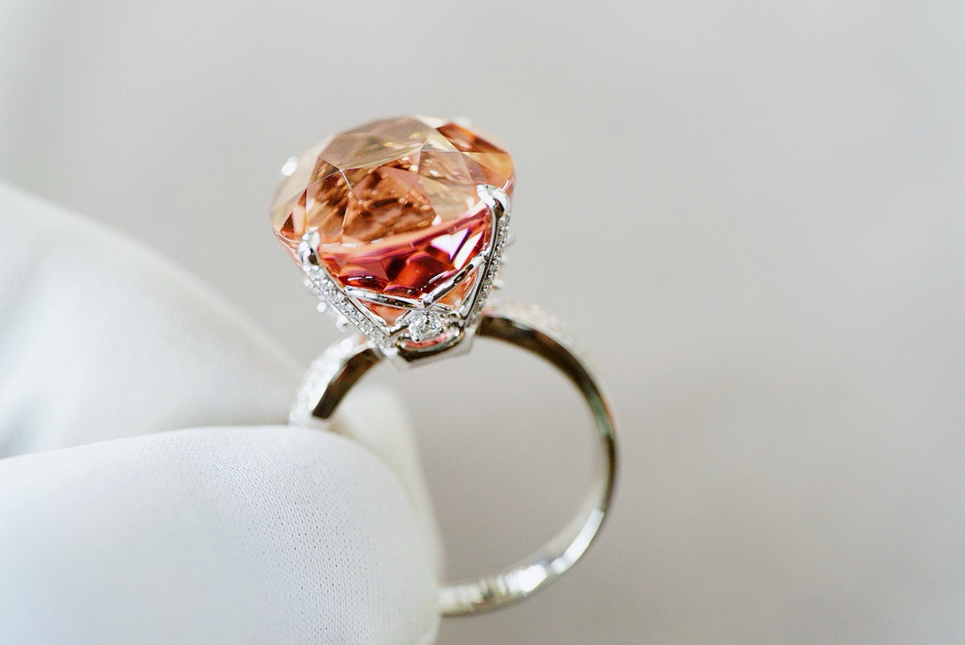 「精緻」 K18天然20ctトルマリン　蓮の花の色　天然ダイヤモンド　上品　希望 10月誕生石 リング　25/7/2