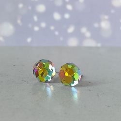 虹色の輝き✨クリスタルボール（スリークォーター）✨スタッドピアス／ノンホールピアス【金属アレルギー対応】AP-＃601 2枚目の画像