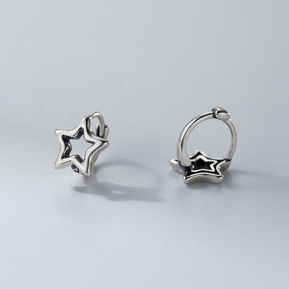 シルバー925 燻し加工　透かし　星　フープピアス　ピアス つけっぱなし　金属アレルギー対応  セカンドピアス 4枚目の画像