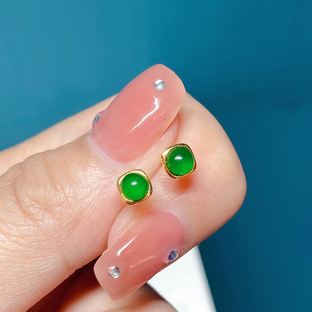 天然ヒスイミニサイズピアスk18　0302