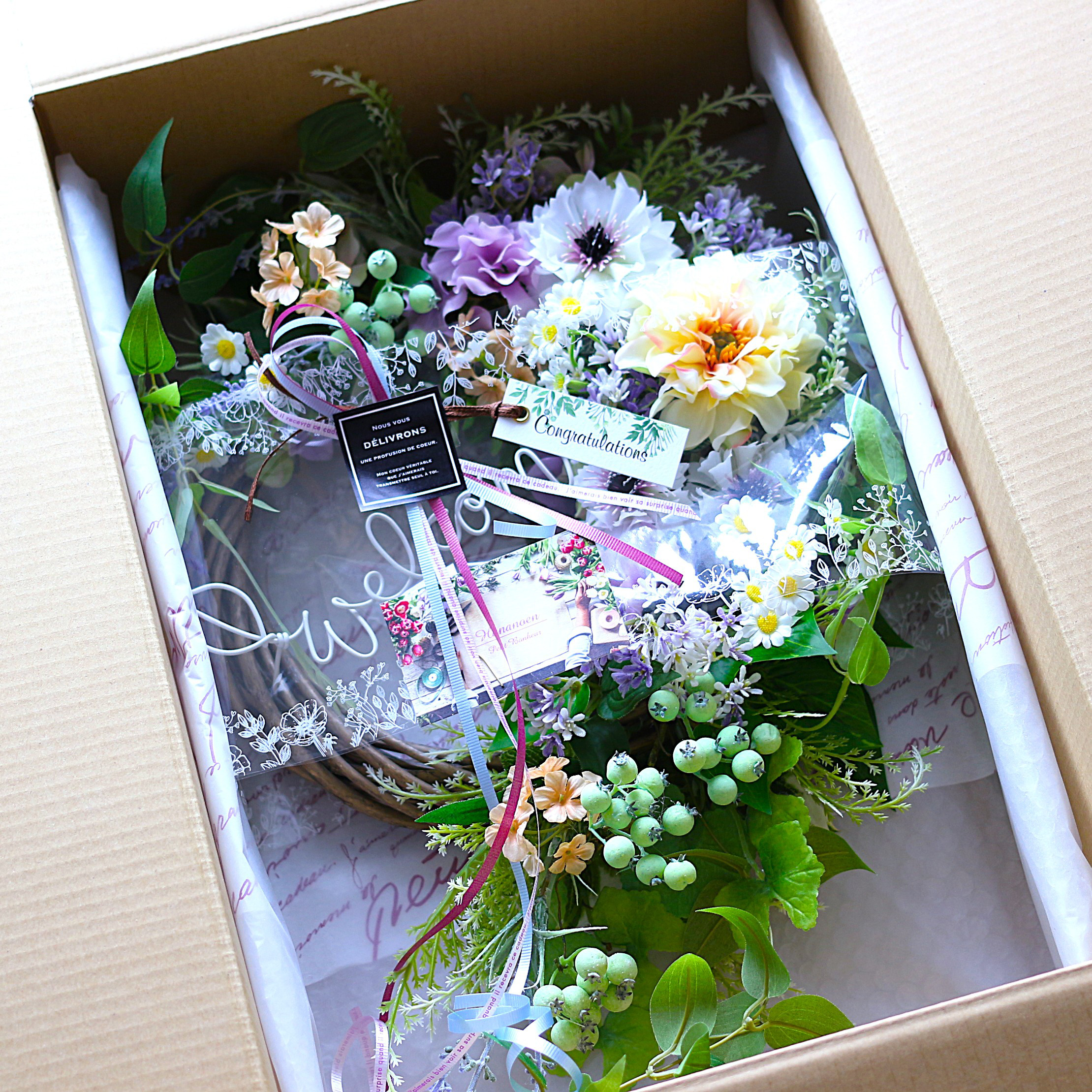 華やかにお出迎え♡イエローのダリア＆ラベンダーと利休草が流れるラインが美しい玄関リース