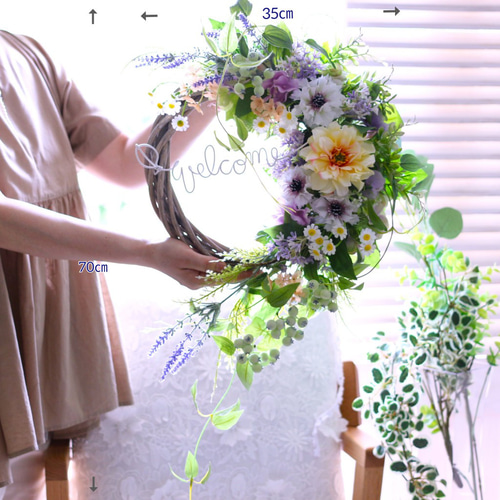 華やかにお出迎え♡イエローのダリア＆ラベンダーと利休草が流れる