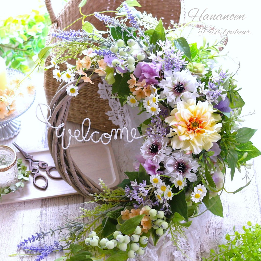 華やかにお出迎え♡イエローのダリア＆ラベンダーと利休草が流れるラインが美しい玄関リースリース