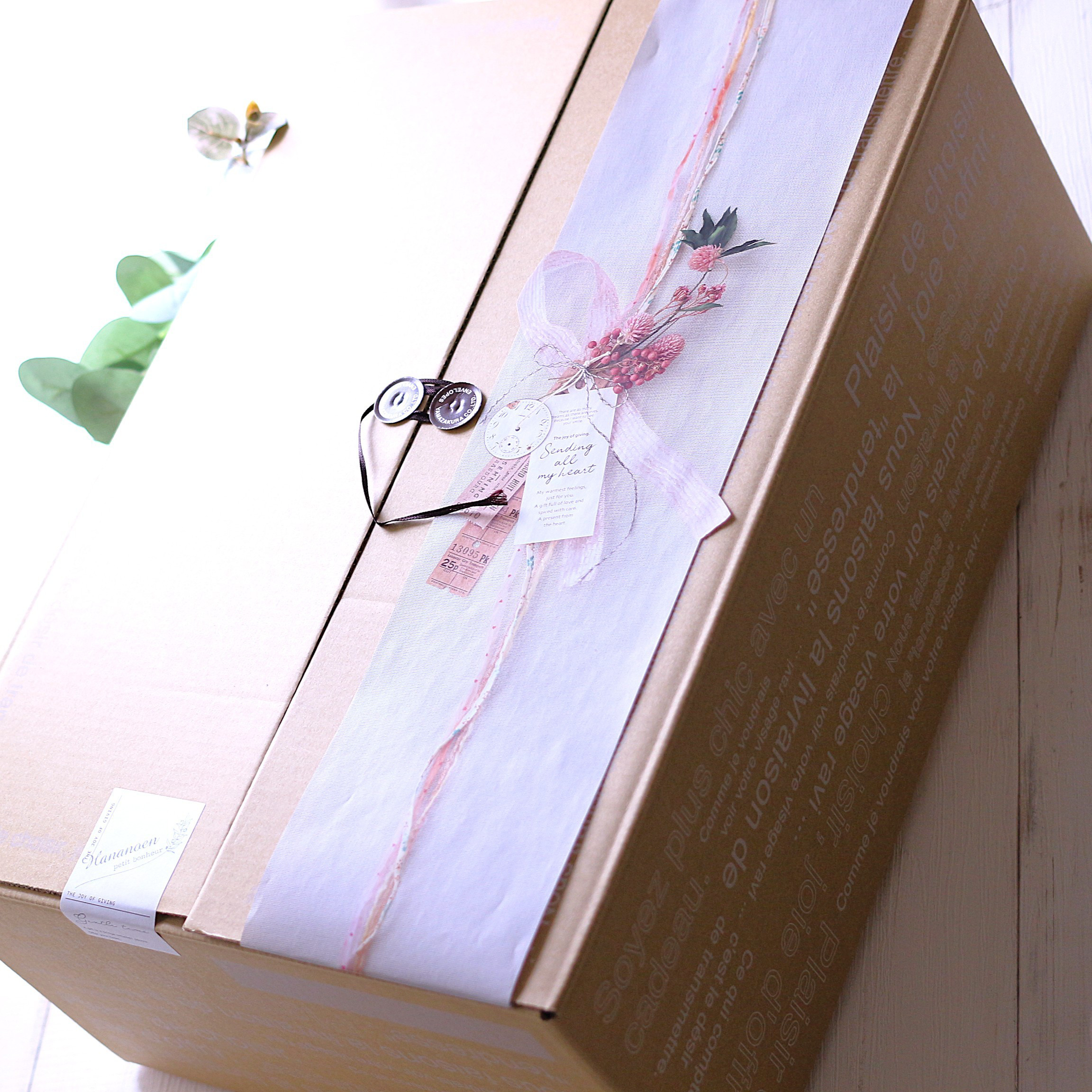 華やかにお出迎え♡イエローのダリア＆ラベンダーと利休草が流れるラインが美しい玄関リース