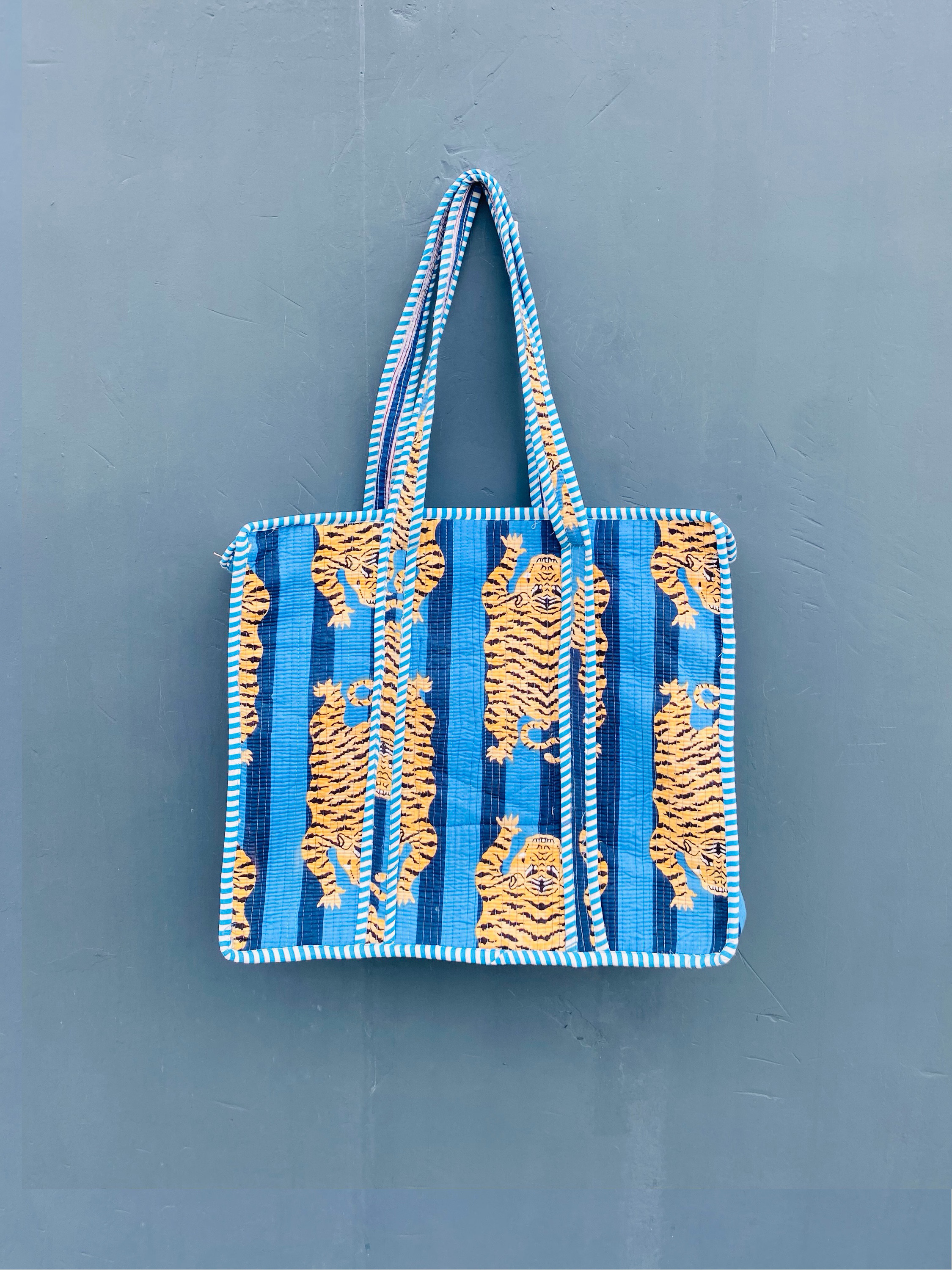 インド・ジャイプルの手仕事｜水色・タイガー柄 大容量 トートバッグ マザーズバッグ　ユニセックス