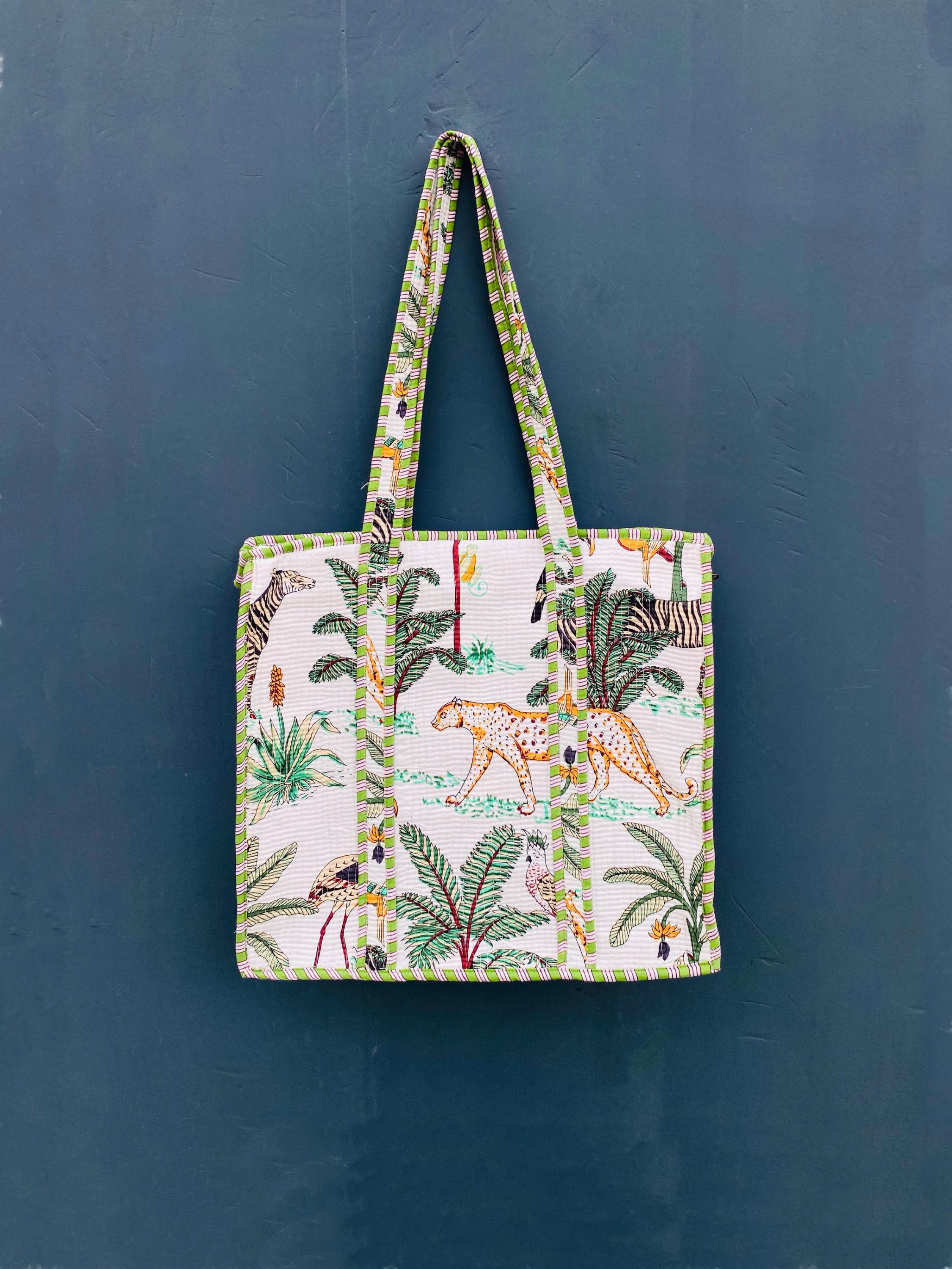 インド・ジャイプルの手仕事｜グリーン差し色サファリ柄 大容量 トートバッグ マザーズバッグ　ユニセックス 4,676円