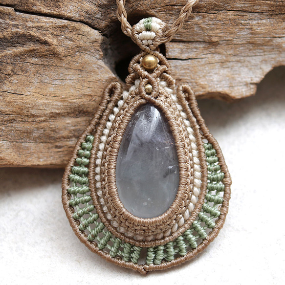 フローライトマクラメネックレスmac425天然石エスニックアジアンエキゾチック金属アレルギーフリーのアクセサリー 2枚目の画像
