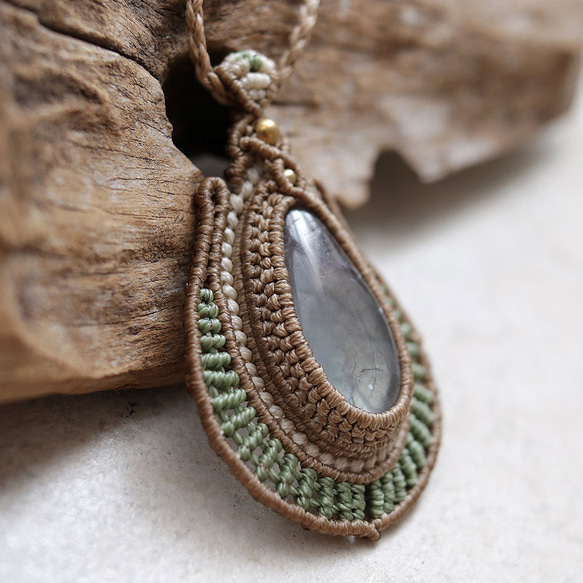 フローライトマクラメネックレスmac425天然石エスニックアジアンエキゾチック金属アレルギーフリーのアクセサリー 3枚目の画像