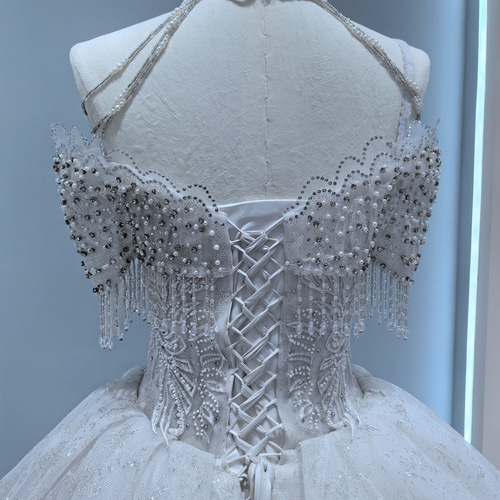 豪華 キラキラ.レース パール ウエディングドレス ボリュームスカート