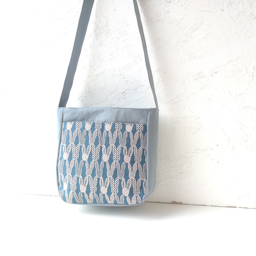 ミナペルホネン pomppia (blue&pink) ショルダーバック ミナペルホネン pomppia［ブルー］とサックスブルーキャンバス