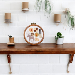 クッキー缶の刺繍キット 〜cookie tin 甘い詰め合わせ〜 // 完成後すぐ飾れる刺繍枠つき 2枚目の画像