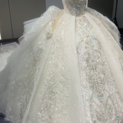 素敵な純白ウェディングドレス♡ トレーン取り外しできて長いです