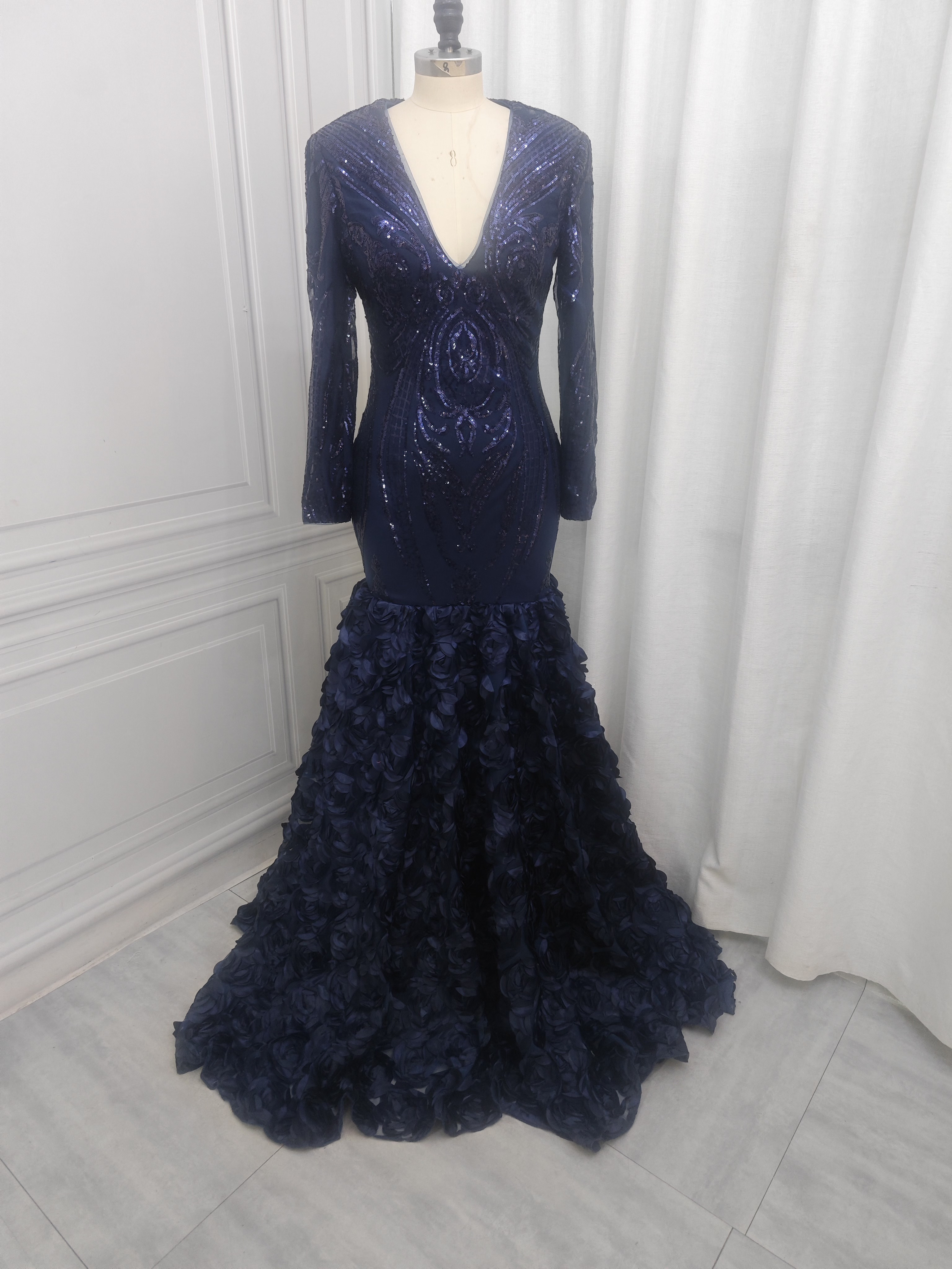 ネイビー　長袖　vネック　優雅　キラキラドレス　マーメイドドレス　お花飾り　上品　美品パーディードレス結婚式演奏会二次会