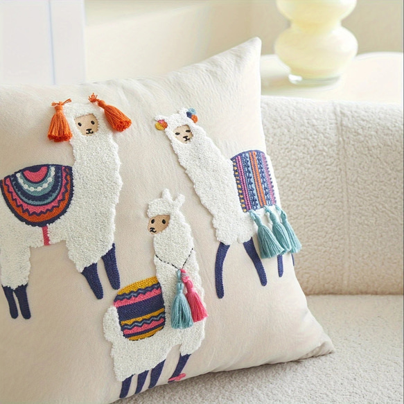 繊細な模様と刺繍が素晴らしい】刺繍クッションカバー・アルパカ